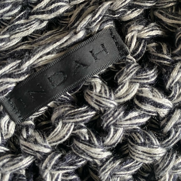 Indah Cowl neck - Picture 2 of 4